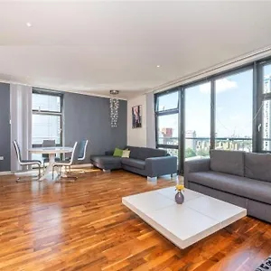 penthouse-canary-wharf-free-wifi.brighton-hotels-england.com/