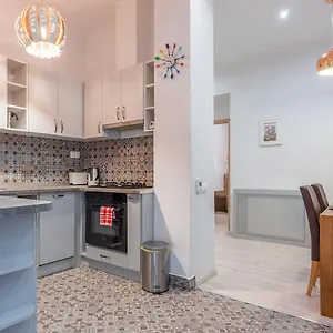 goldcentral-apartment-liszt-ferenc.inbudapesthotels.com/
